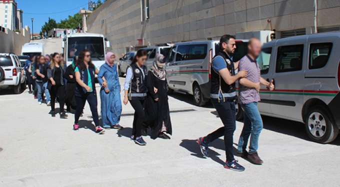 FETÖ'nün kadın yapılanması çökertildi!