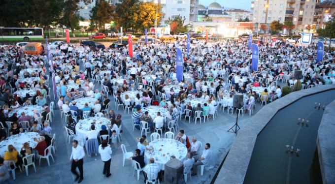 İftar sofraları Nilüfer'de kuruldu