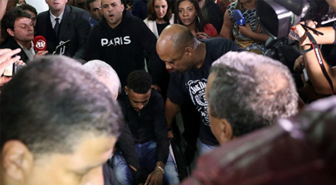 Dünyaca ünlü futbolcuya tecavüz suçlaması!