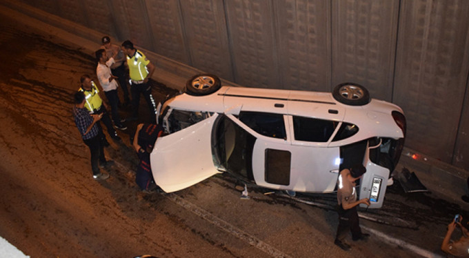 Takla atan araçta burunları bile kanamadı