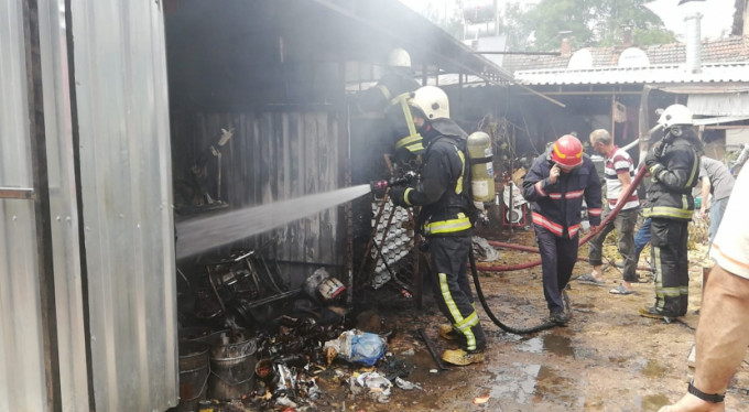 Bursa'da yangın dehşeti! 4 kişi...