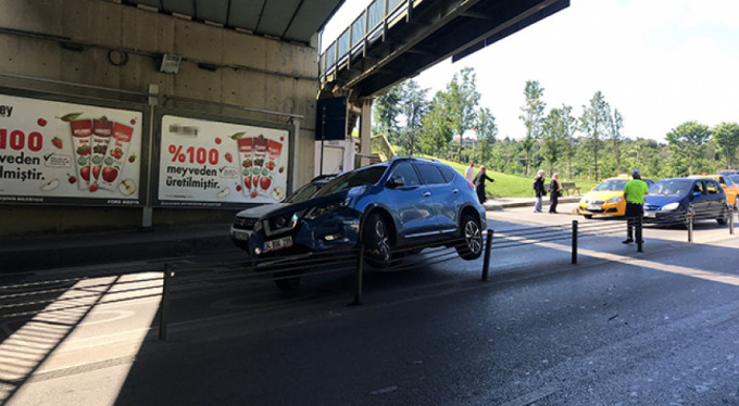 İlginç kaza! Kadın sürücü şoke oldu