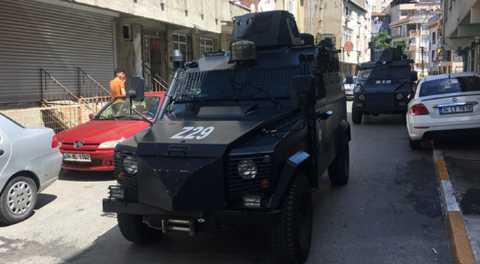 Taksiciye evinin önünde silahlı saldırı!