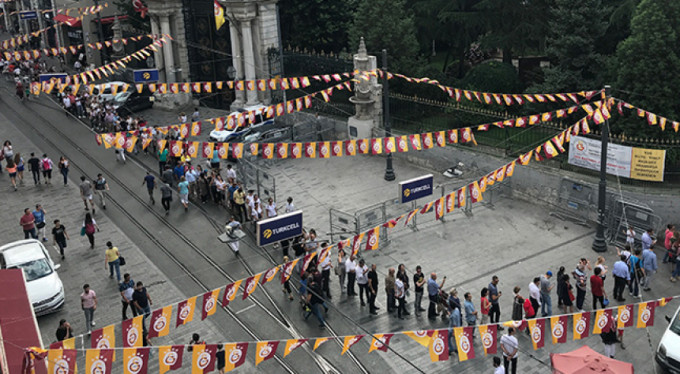 50 kişi için binler sıraya girdi!