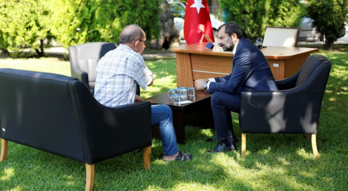 En şeffaf başkan! Makam odasını...