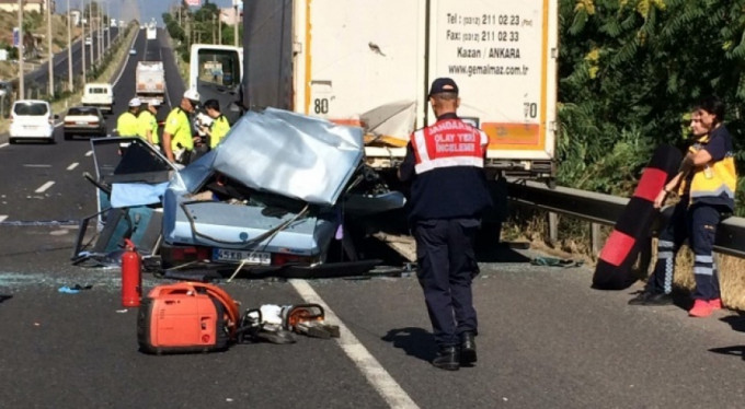 İzmir-Ankara yolunda feci kaza! 3 ölü...