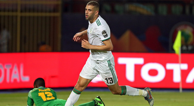 Slimani Cezayir'i sırtladı