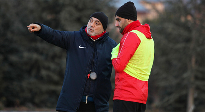 Hikmet Karaman sözleşme uzattı!