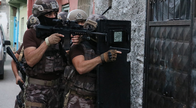 Şafak vakti DEAŞ'a baskın!