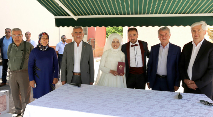 4 belediye başkanlı düğün