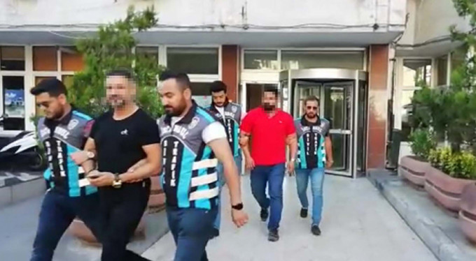 O maganda şarkıcı çıktı!