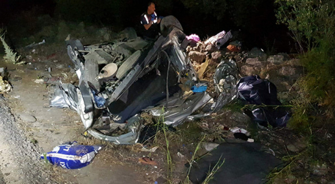 Tırla kafa kafaya çarpıştı: 2 ölü, 2 yaralı