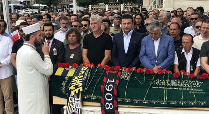 Küçük İskender son yolculuğuna uğurlandı