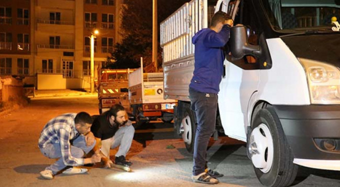 Mahalleli esrarengiz kişiler için nöbette!