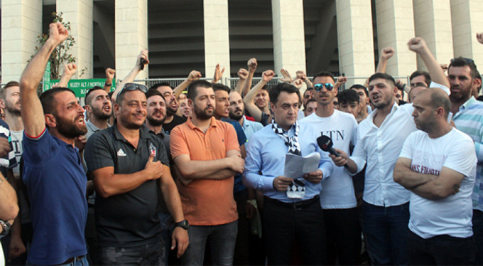 Beşiktaş taraftarından yönetime tepki