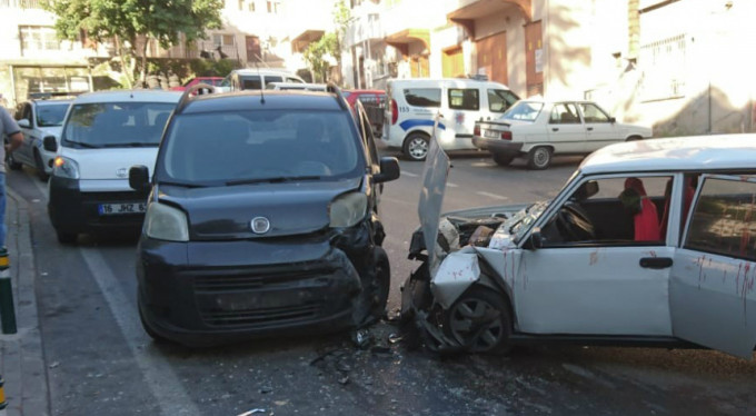 Bursa'da feci kaza! 3 yaralı