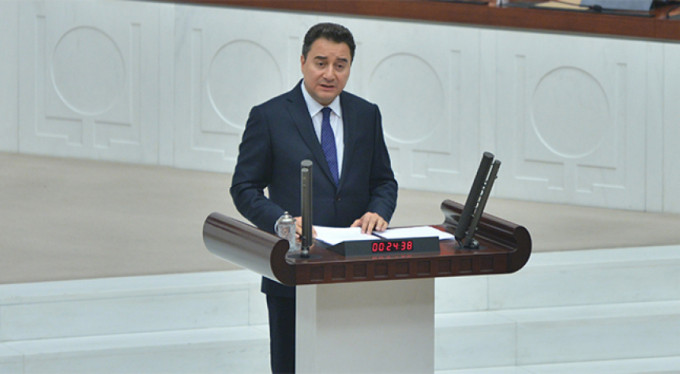 Ali Babacan istifa etti!