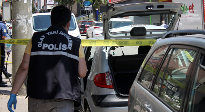 Yol vermeyen gence defalarca ateş etti!