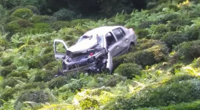 Otomobil çay bahçesine uçtu!