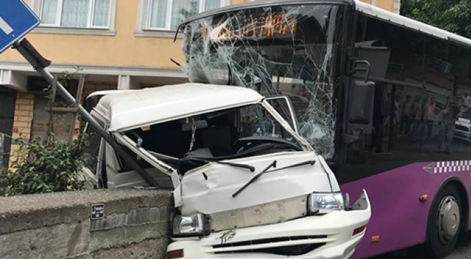 Ortalık savaş alanına döndü! 4 kişi...