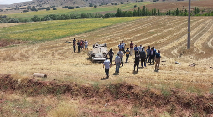 Otomobil şarampole devrildi: 3 ölü