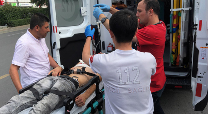 Yan baktın' kavgası kanlı bitti!