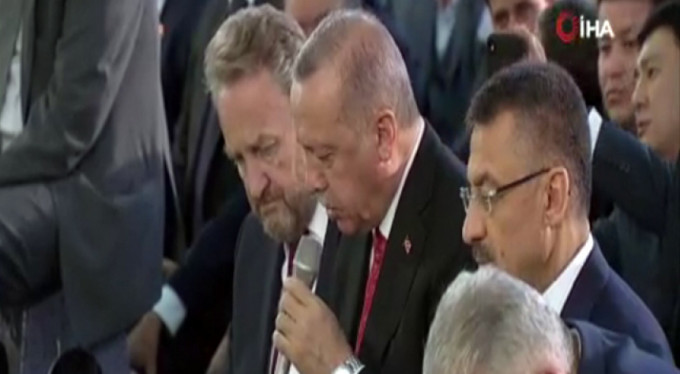 Erdoğan, şehitler için Kur'an-ı Kerim okudu