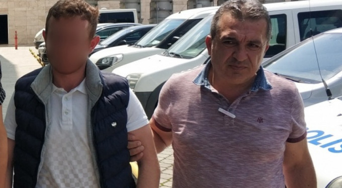 Silahla oynarken arkadaşını vurdu!