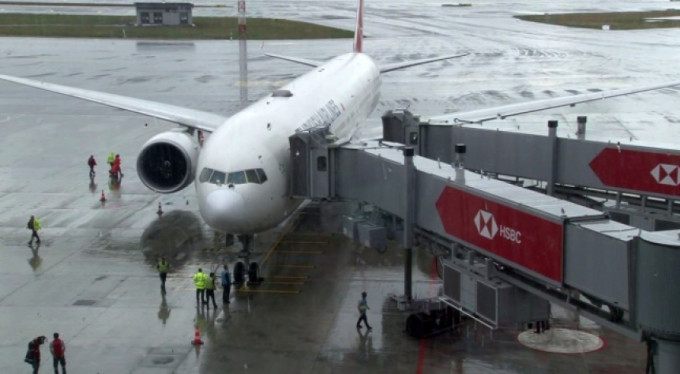 Hakan Atilla Türkiye'de! Bu uçakla indi