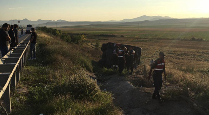 Yolcu otobüsü devrildi! Çok sayıda yaralı