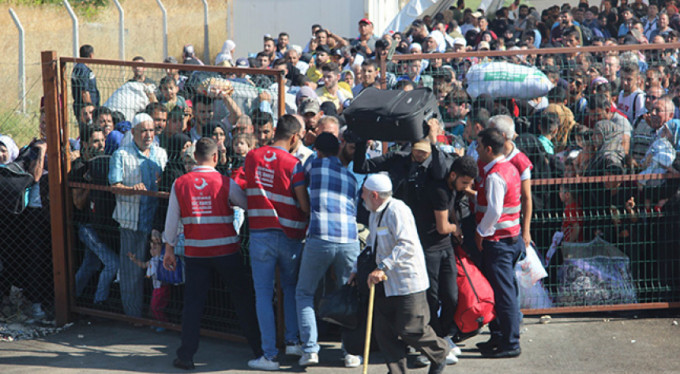 40 derece sıcakta Suriyeli izdihamı!