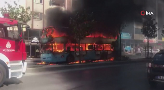 Halk otobüsünde yangın paniği!