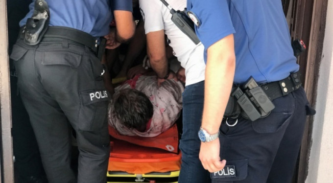 Şizofreni hastası kadın mahalleyi ayağa kaldırdı!