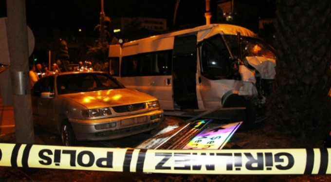 Düğün dönüşü feci kaza: 1 ölü, 14 yaralı