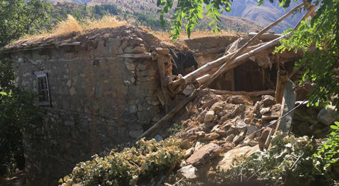 Evleri yıkılan ailenin yürek burkan dramı