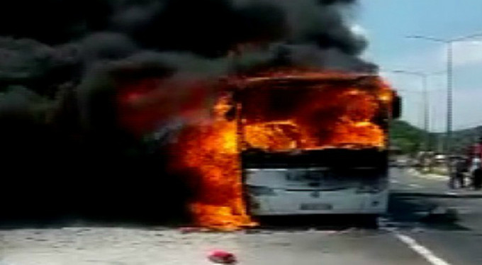 Yolcu otobüsü alev aldı! 5 ölü