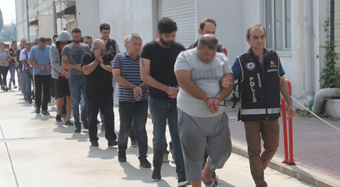 4 yılda servet dolandırdılar!