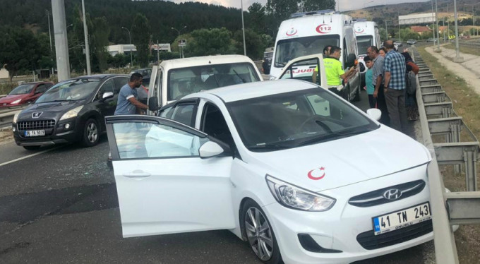 Bursa Kavşağı'nda kaza! 6 yaralı