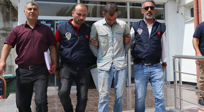 Dilenci kılığına girip katil zanlısını yakaladı!
