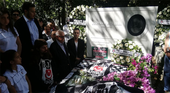 Süleyman Seba, kabri başında anıldı