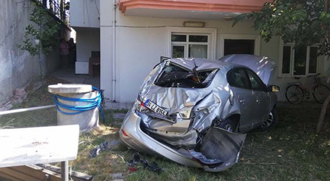 Evin bahçesine uçtu!