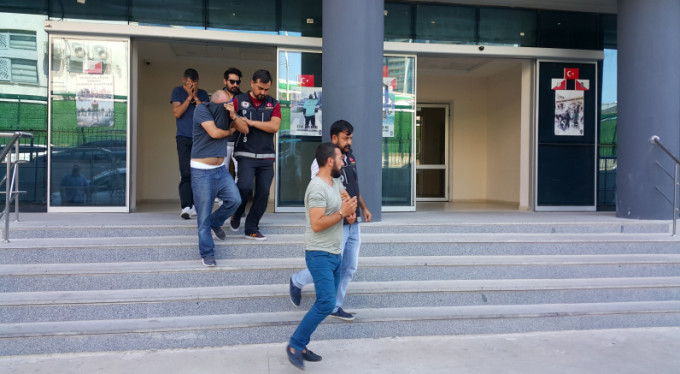 Bursa'da baskın! Gözaltılar var...