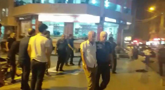 Çocuğuyla birlikte kahveyi bastı!