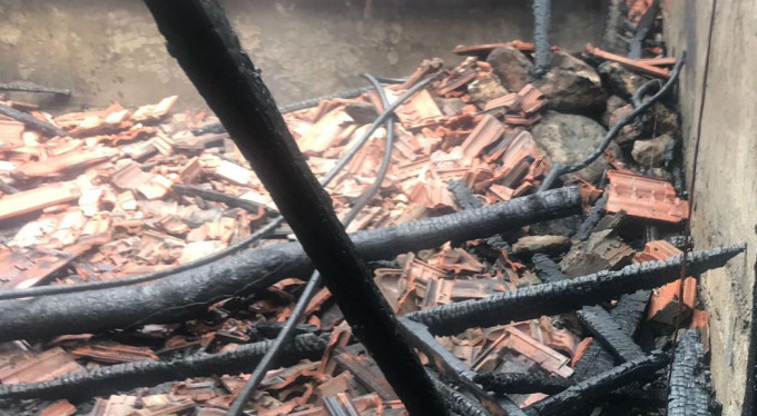 Çocuğunu göremeyince ağılı ateşe verdi!