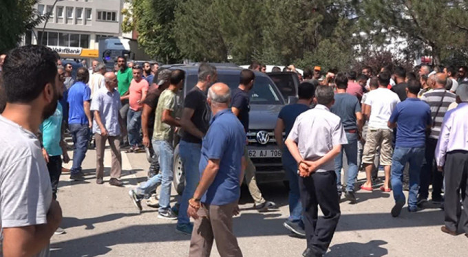 Sokakta pompalı tüfekle adam aradılar!