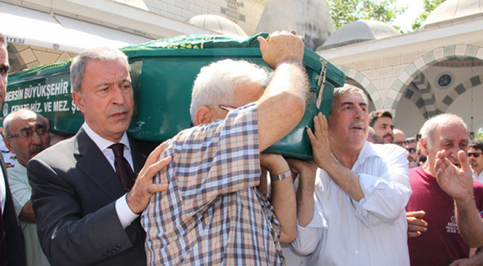 Bakan Hulusi Akar'ın acı günü