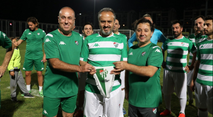 Alinur Aktaş'tan dostluk maçında hat-trick!