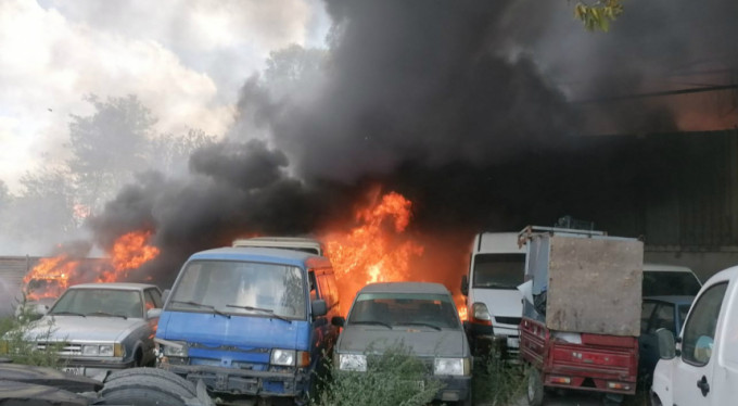 Bursa'da yangın! Araçlar küle döndü...