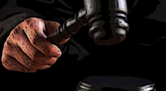 Eşinin saçını çekmek boşanma sebebi!