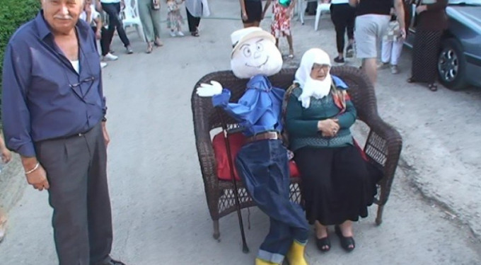 Ölen eşine duyduğu özleme böyle çare buldu!